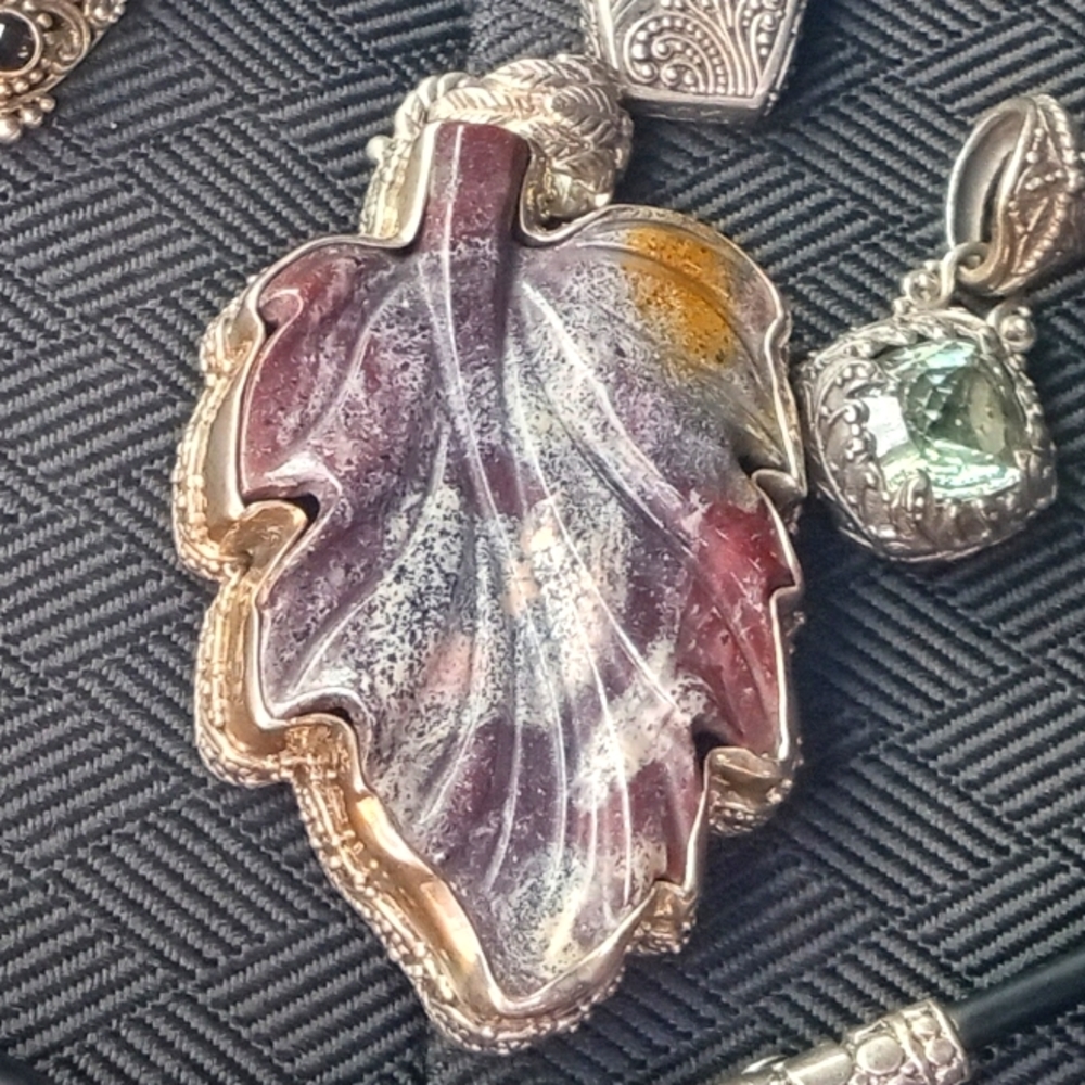 Sarda leaf pendant